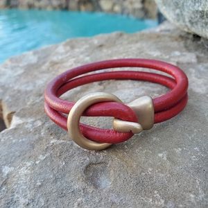 Red leather gold circle hook bracelet